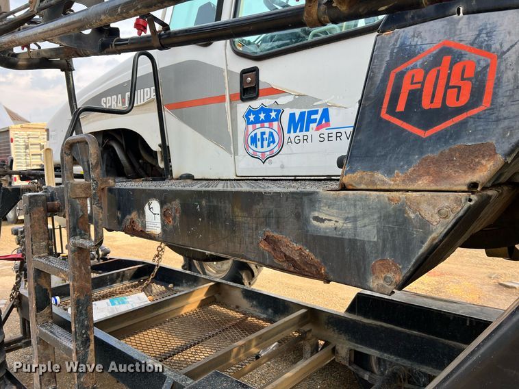 image for item II9173 SpraCoupe 4455  sprayer with Duo Lift trailer