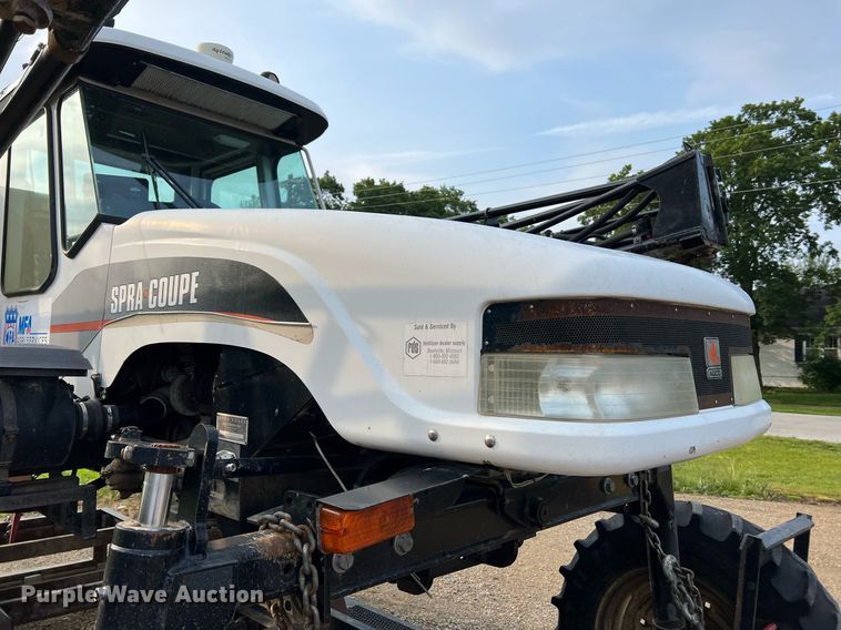 image for item II9173 SpraCoupe 4455  sprayer with Duo Lift trailer