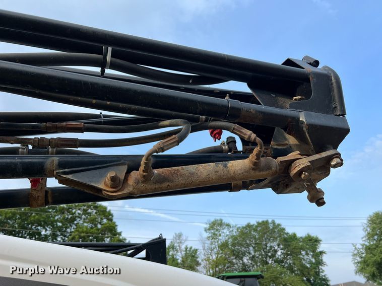 image for item II9173 SpraCoupe 4455  sprayer with Duo Lift trailer