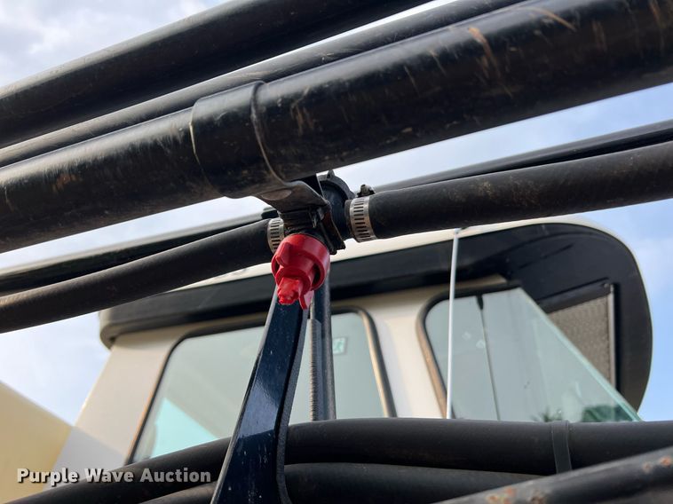 image for item II9173 SpraCoupe 4455  sprayer with Duo Lift trailer