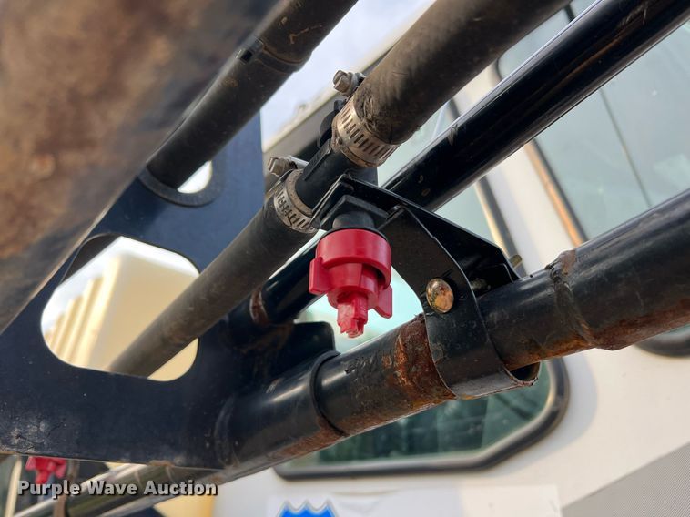 image for item II9173 SpraCoupe 4455  sprayer with Duo Lift trailer