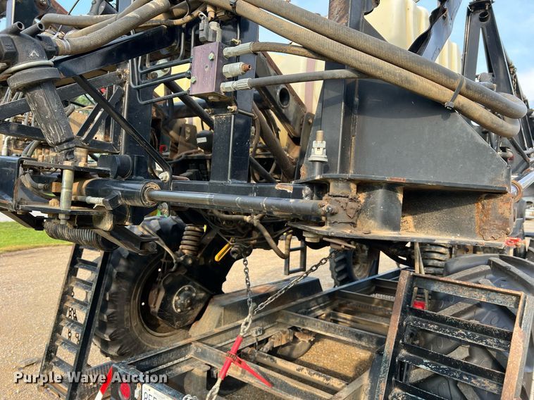 image for item II9173 SpraCoupe 4455  sprayer with Duo Lift trailer