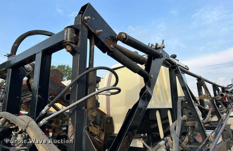 image for item II9173 SpraCoupe 4455  sprayer with Duo Lift trailer