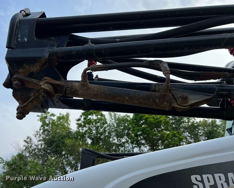 image for item II9173 SpraCoupe 4455  sprayer with Duo Lift trailer