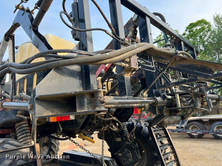 image for item II9173 SpraCoupe 4455  sprayer with Duo Lift trailer