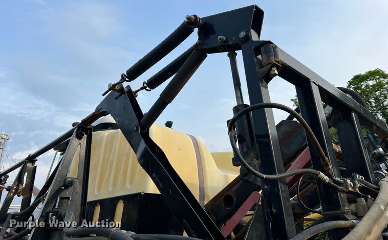 image for item II9173 SpraCoupe 4455  sprayer with Duo Lift trailer