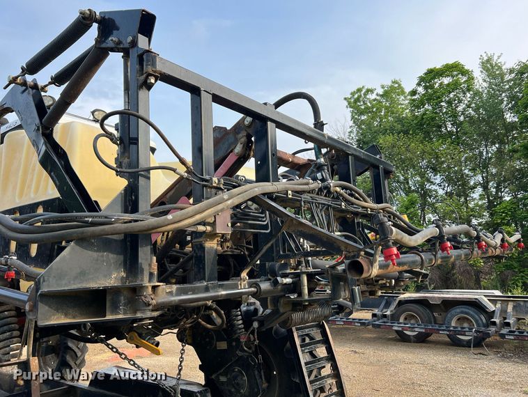 image for item II9173 SpraCoupe 4455  sprayer with Duo Lift trailer