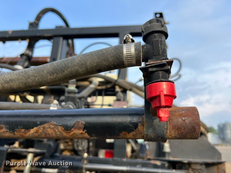 image for item II9173 SpraCoupe 4455  sprayer with Duo Lift trailer