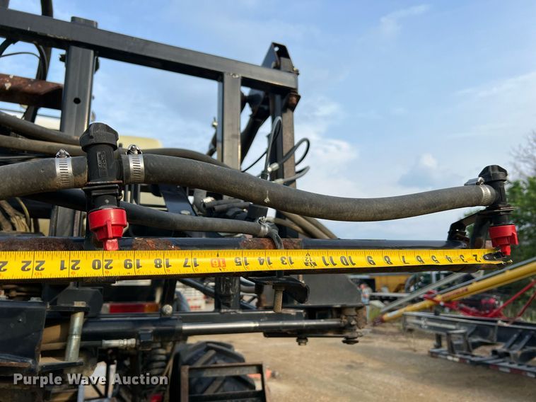 image for item II9173 SpraCoupe 4455  sprayer with Duo Lift trailer