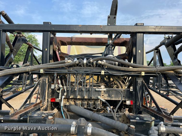 image for item II9173 SpraCoupe 4455  sprayer with Duo Lift trailer