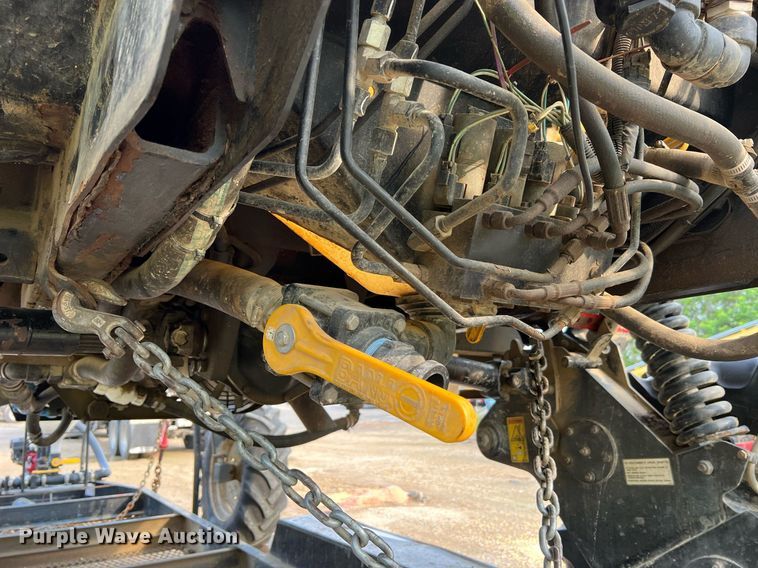 image for item II9173 SpraCoupe 4455  sprayer with Duo Lift trailer