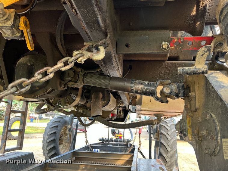 image for item II9173 SpraCoupe 4455  sprayer with Duo Lift trailer