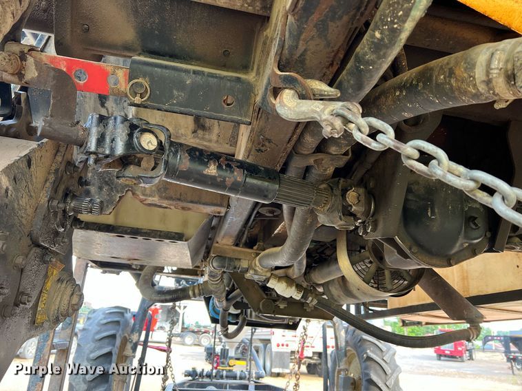 image for item II9173 SpraCoupe 4455  sprayer with Duo Lift trailer