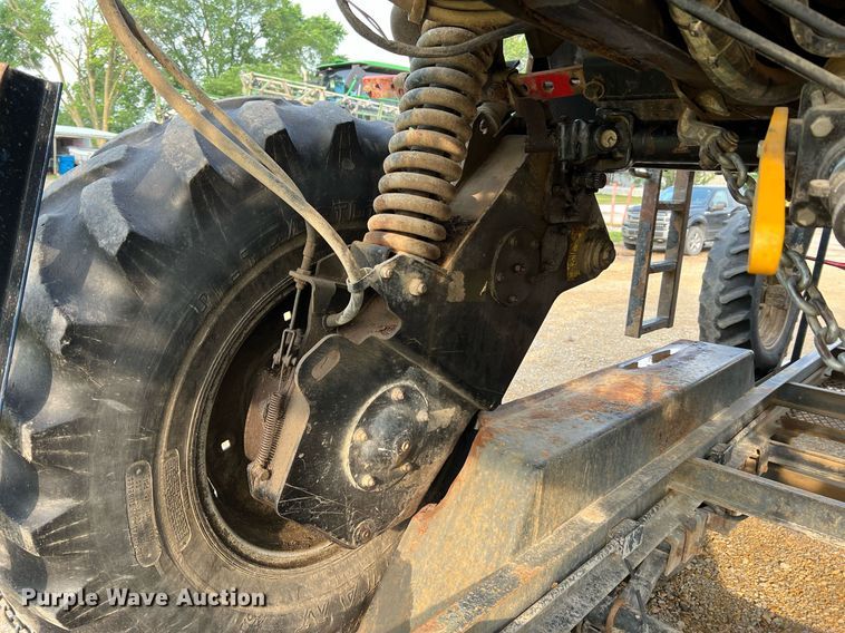 image for item II9173 SpraCoupe 4455  sprayer with Duo Lift trailer