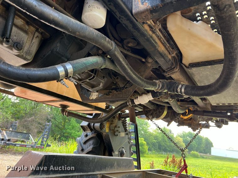 image for item II9173 SpraCoupe 4455  sprayer with Duo Lift trailer