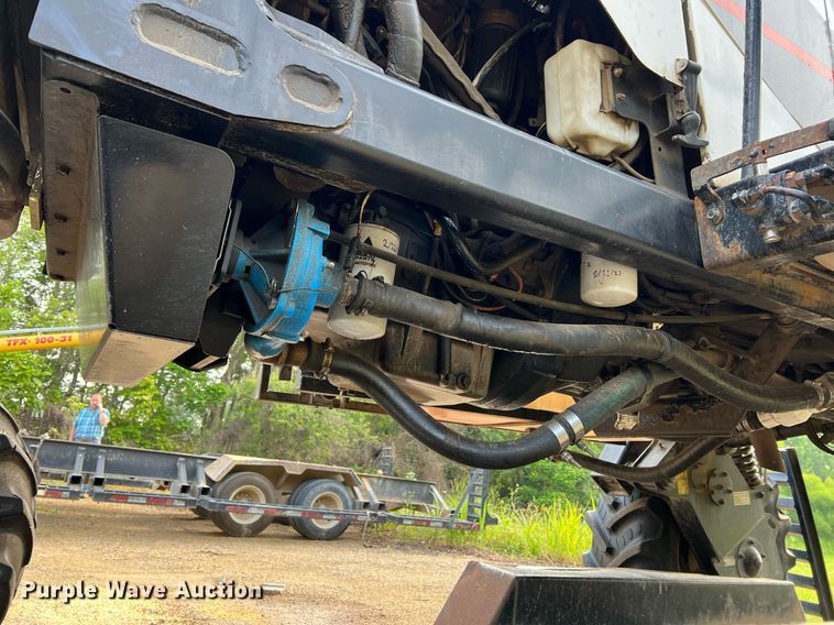 image for item II9173 SpraCoupe 4455  sprayer with Duo Lift trailer