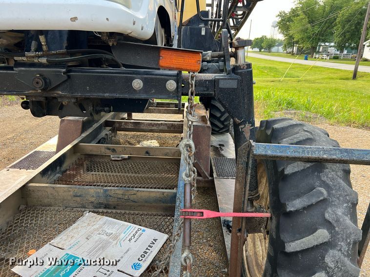 image for item II9173 SpraCoupe 4455  sprayer with Duo Lift trailer