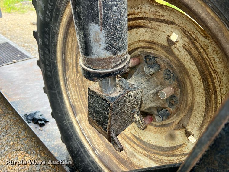 image for item II9173 SpraCoupe 4455  sprayer with Duo Lift trailer