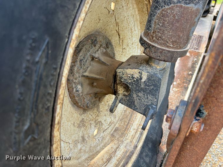 image for item II9173 SpraCoupe 4455  sprayer with Duo Lift trailer