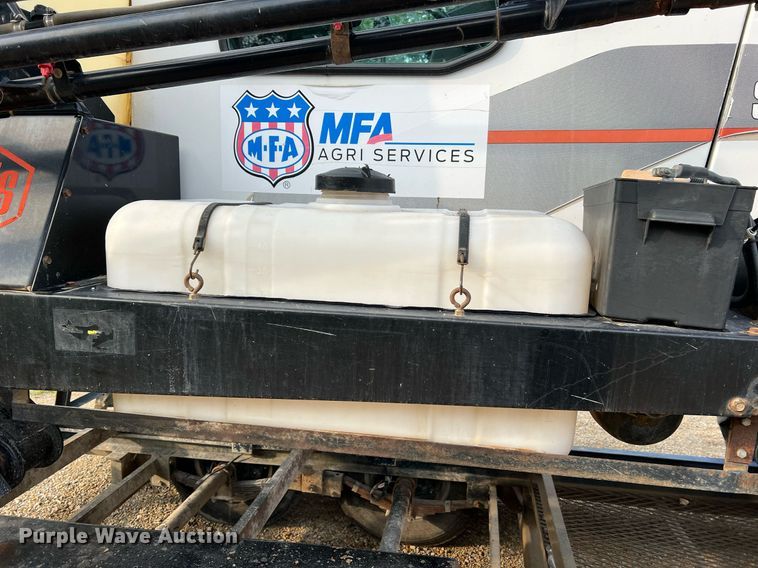 image for item II9173 SpraCoupe 4455  sprayer with Duo Lift trailer