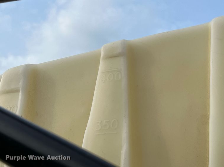 image for item II9173 SpraCoupe 4455  sprayer with Duo Lift trailer