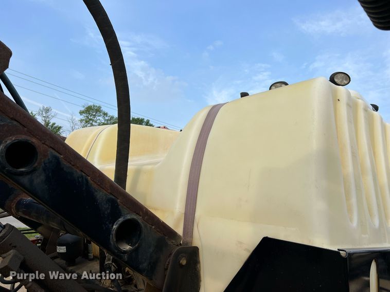 image for item II9173 SpraCoupe 4455  sprayer with Duo Lift trailer