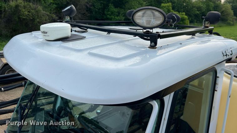 image for item II9173 SpraCoupe 4455  sprayer with Duo Lift trailer