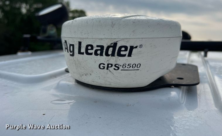 image for item II9173 SpraCoupe 4455  sprayer with Duo Lift trailer