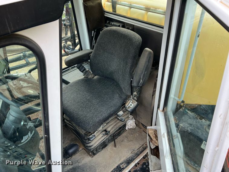 image for item II9173 SpraCoupe 4455  sprayer with Duo Lift trailer