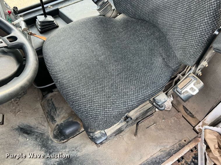 image for item II9173 SpraCoupe 4455  sprayer with Duo Lift trailer