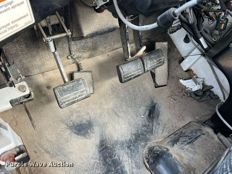 image for item II9173 SpraCoupe 4455  sprayer with Duo Lift trailer