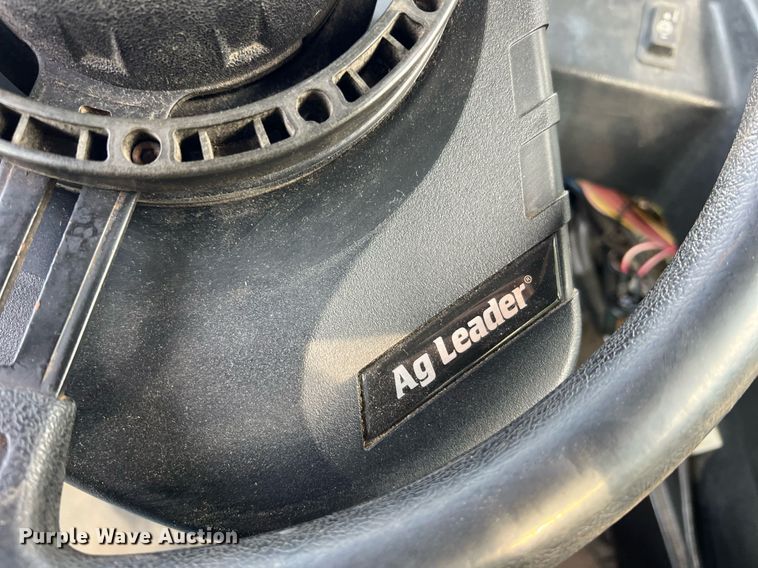 image for item II9173 SpraCoupe 4455  sprayer with Duo Lift trailer