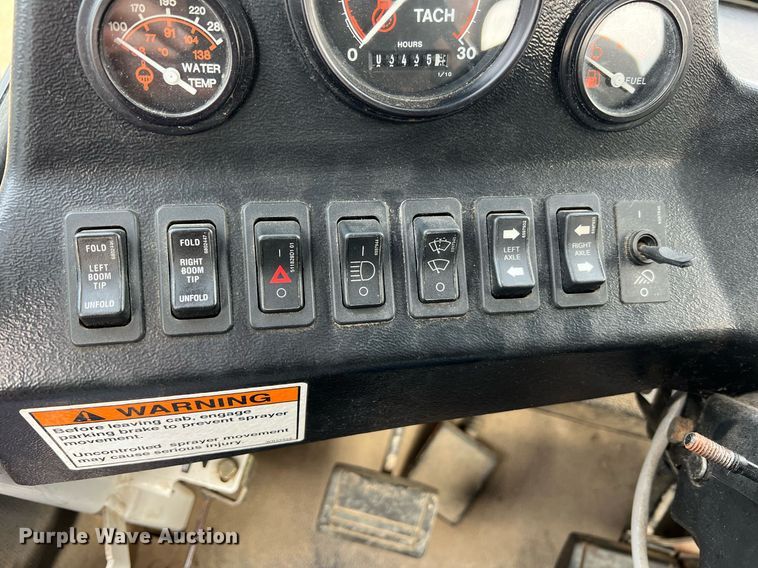 image for item II9173 SpraCoupe 4455  sprayer with Duo Lift trailer