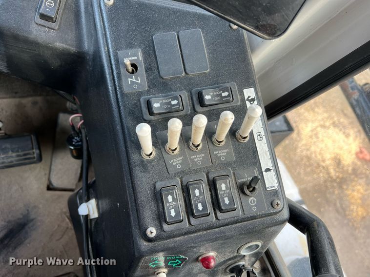 image for item II9173 SpraCoupe 4455  sprayer with Duo Lift trailer