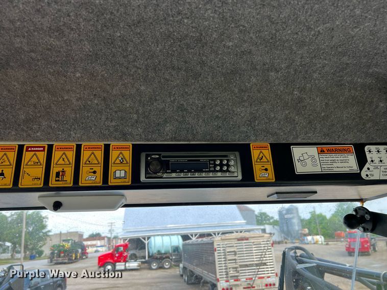 image for item II9173 SpraCoupe 4455  sprayer with Duo Lift trailer