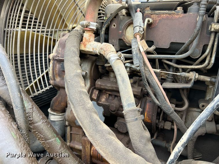 image for item II9173 SpraCoupe 4455  sprayer with Duo Lift trailer