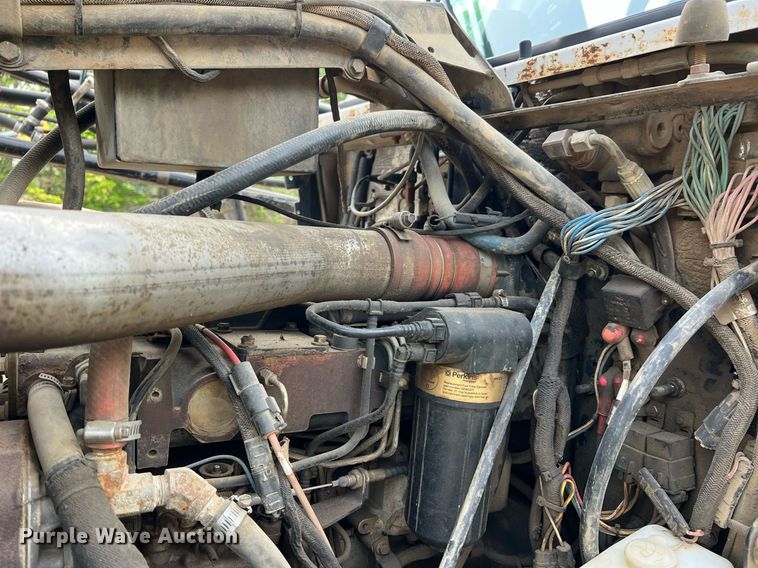 image for item II9173 SpraCoupe 4455  sprayer with Duo Lift trailer