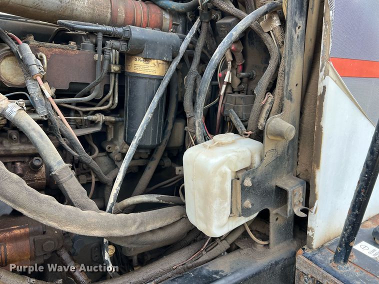 image for item II9173 SpraCoupe 4455  sprayer with Duo Lift trailer