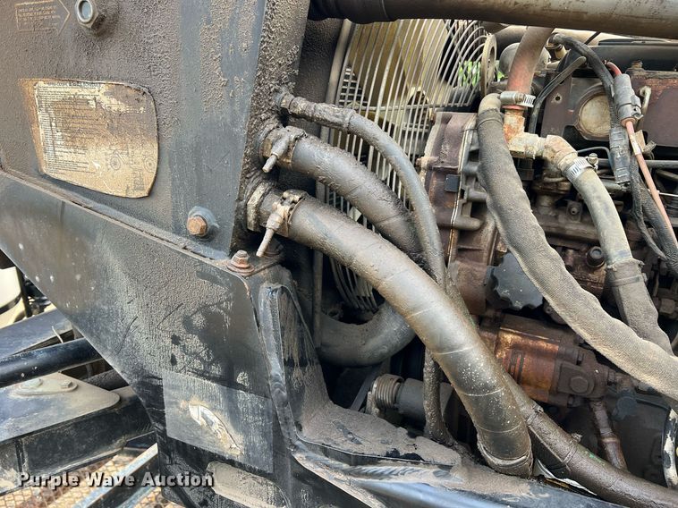 image for item II9173 SpraCoupe 4455  sprayer with Duo Lift trailer