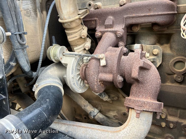 image for item II9173 SpraCoupe 4455  sprayer with Duo Lift trailer