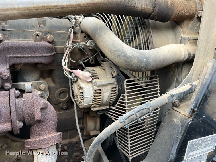 image for item II9173 SpraCoupe 4455  sprayer with Duo Lift trailer