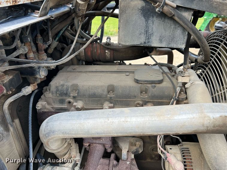 image for item II9173 SpraCoupe 4455  sprayer with Duo Lift trailer