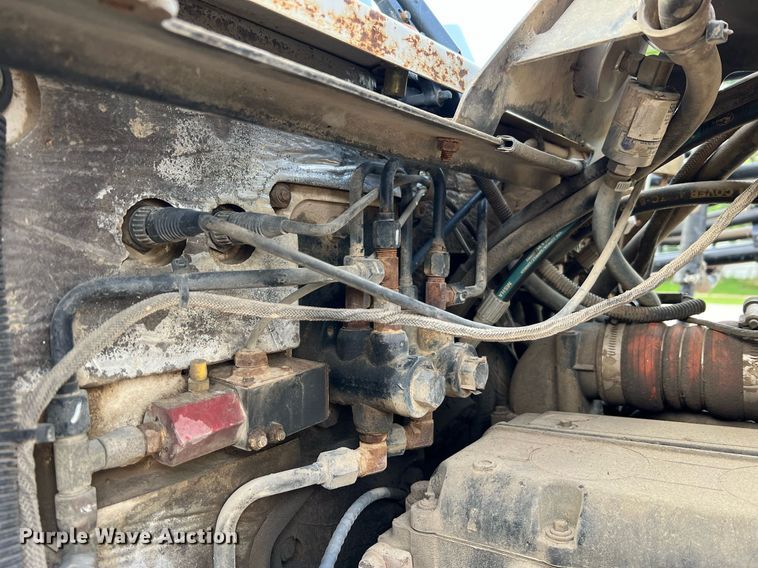 image for item II9173 SpraCoupe 4455  sprayer with Duo Lift trailer