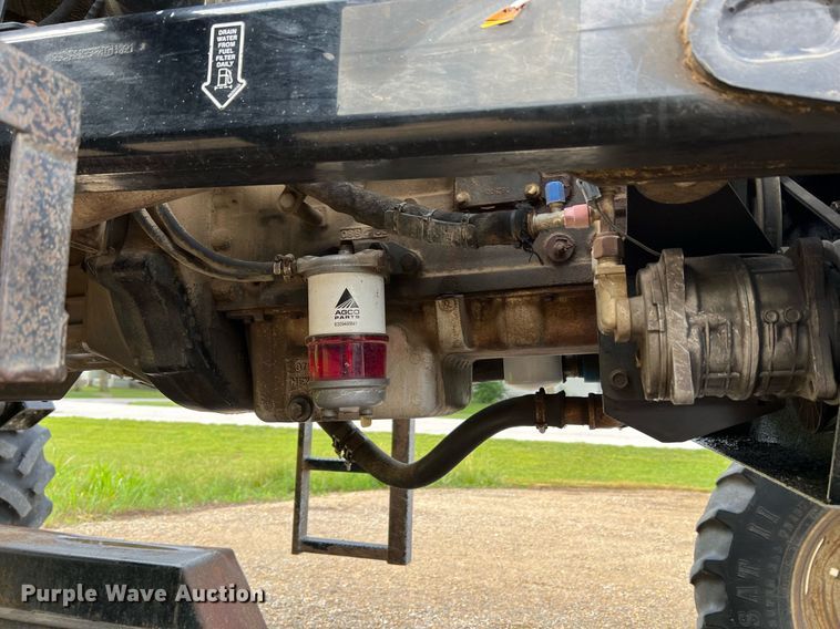 image for item II9173 SpraCoupe 4455  sprayer with Duo Lift trailer