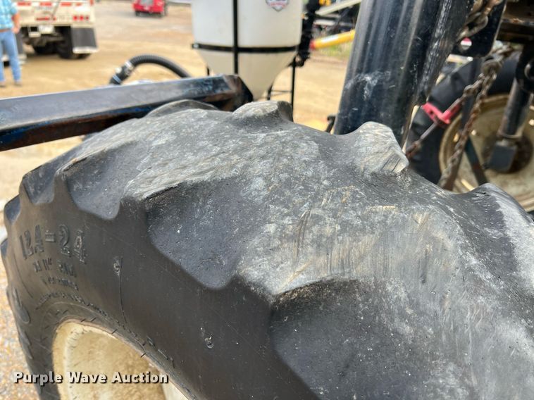 image for item II9173 SpraCoupe 4455  sprayer with Duo Lift trailer