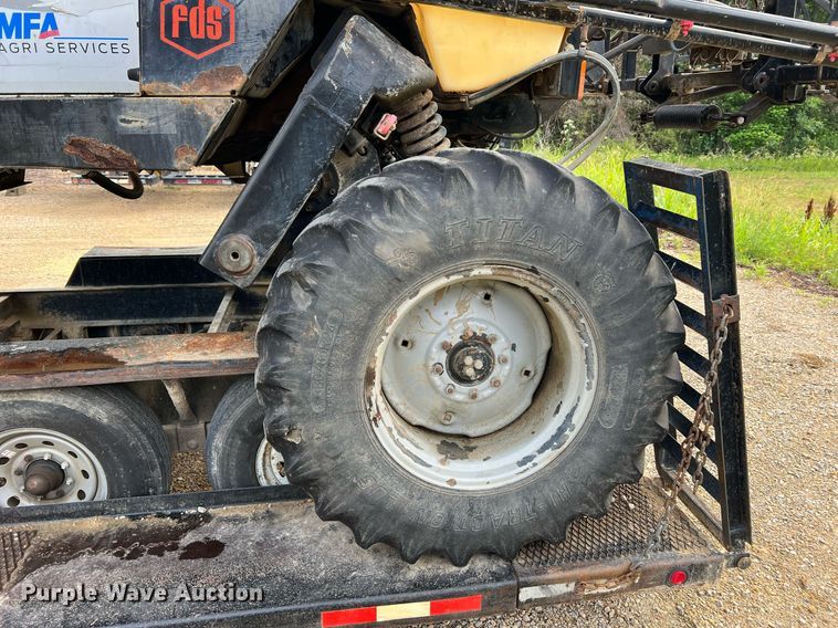 image for item II9173 SpraCoupe 4455  sprayer with Duo Lift trailer