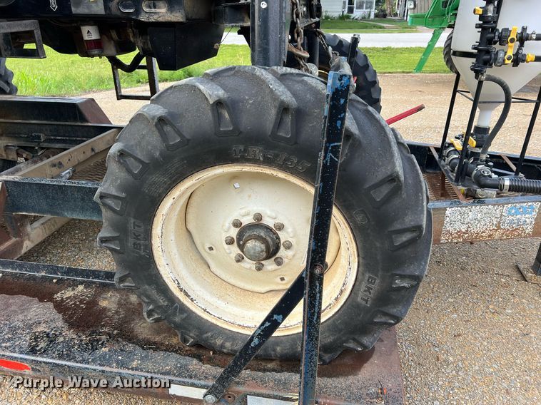 image for item II9173 SpraCoupe 4455  sprayer with Duo Lift trailer