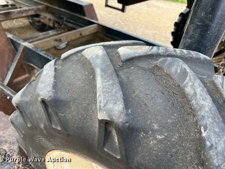 image for item II9173 SpraCoupe 4455  sprayer with Duo Lift trailer