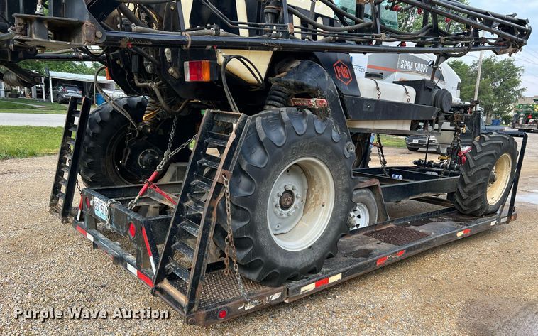 image for item II9173 SpraCoupe 4455  sprayer with Duo Lift trailer
