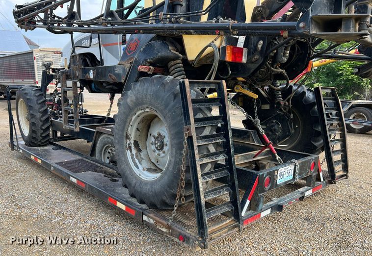 image for item II9173 SpraCoupe 4455  sprayer with Duo Lift trailer